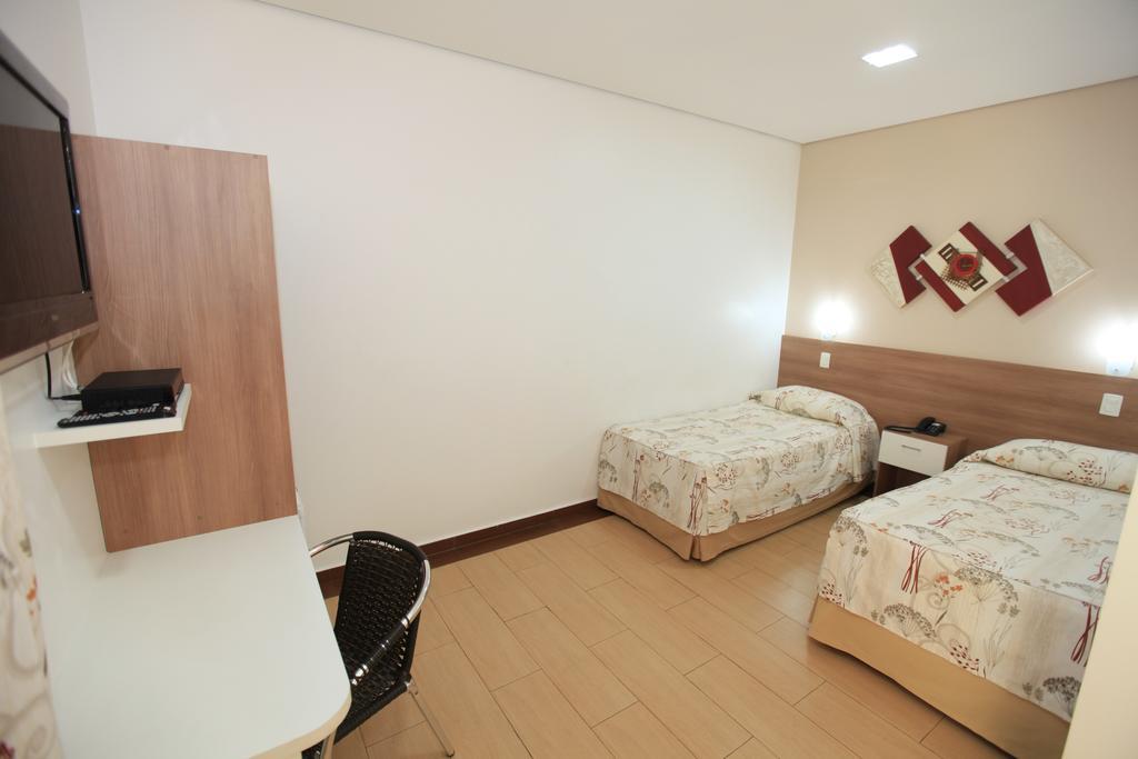 Hotel Oly Plaza Piracicaba Zimmer foto